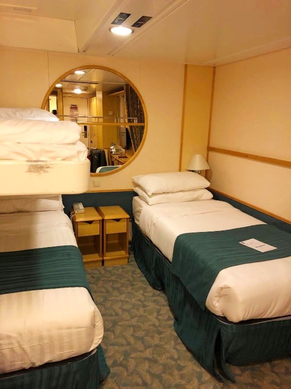 Pullman-bed-in-ceiling