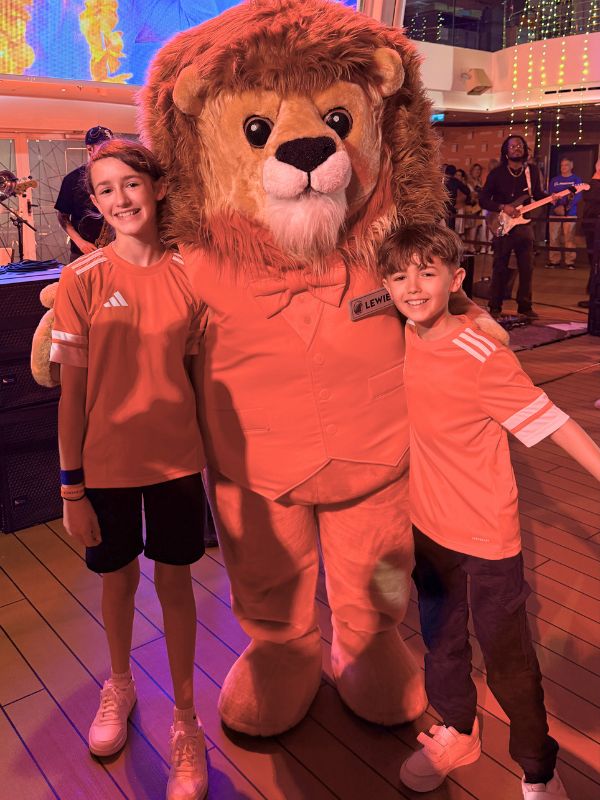 kids with Lewie at Orange night