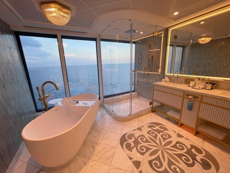 Aurora suite bathroom