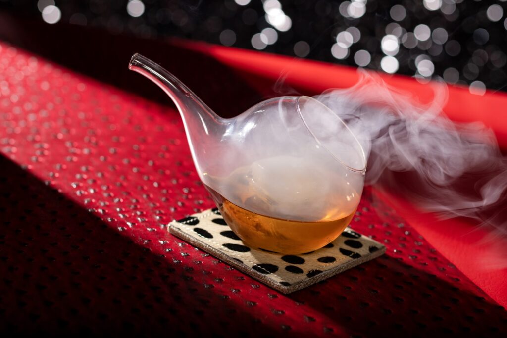 Fearless Sir Galahad – Free Spirits Non-alcoholic Bourbon, bourbon barrel-aged maple syrup, and Angostura bitters finished with aromatic smoke
