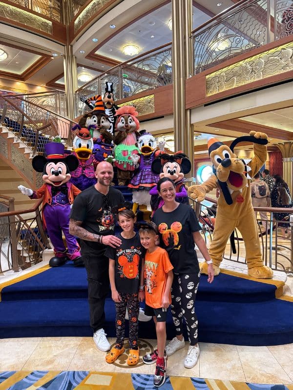 Disney Dream character meet up