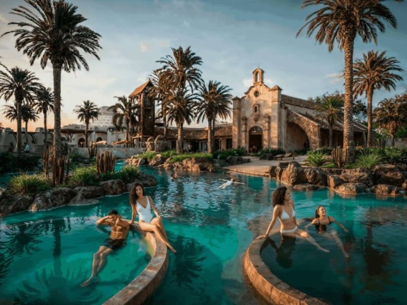 Ensenada Bay Village, Carnival