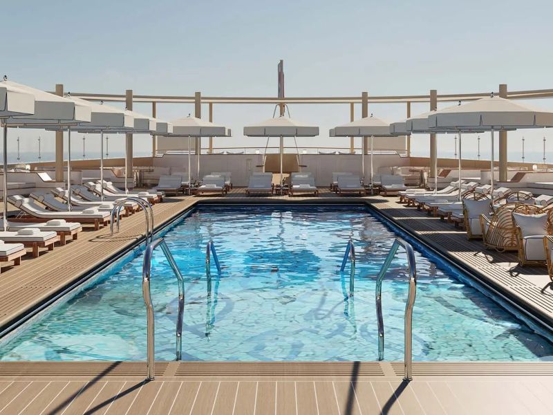 Four Seasons Yacht Pool