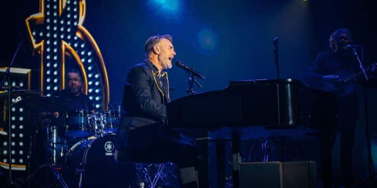 Gary Barlow Iona P&O
