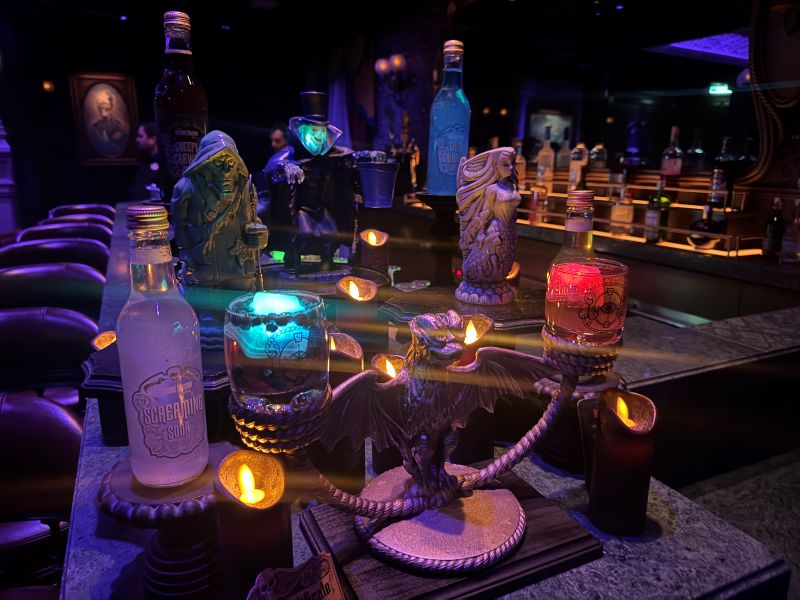 Haunted Mansion Parlor decorations on Disney Treasure