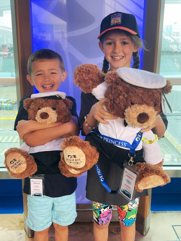 Kids on Princess Cruise holding Stanley the Bear
