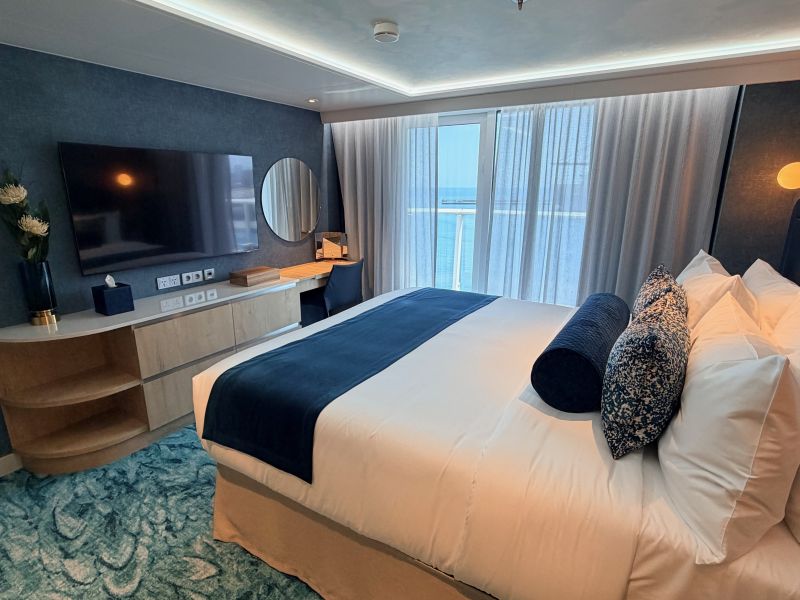 Legend of the Seas Ultimate Family Townhouse Master Bedroom
