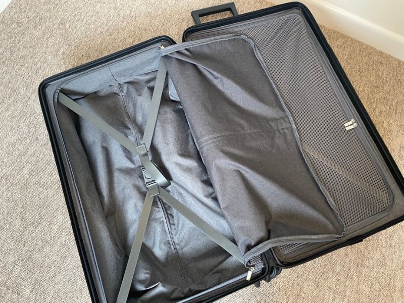 Level 8 lugagge compartments