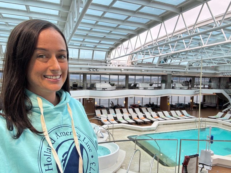 Cruise Mummy by the lido pool on Nieuw Statendam