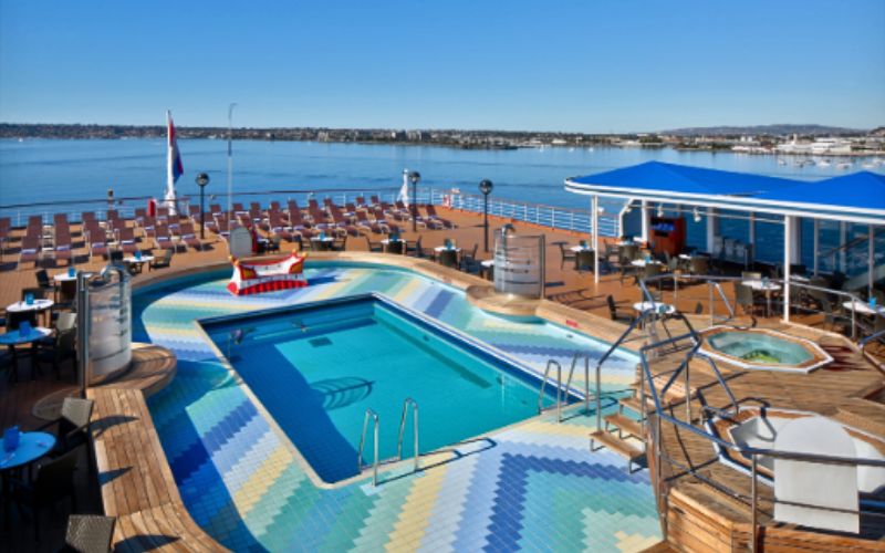 MS Zuiderdam pool area