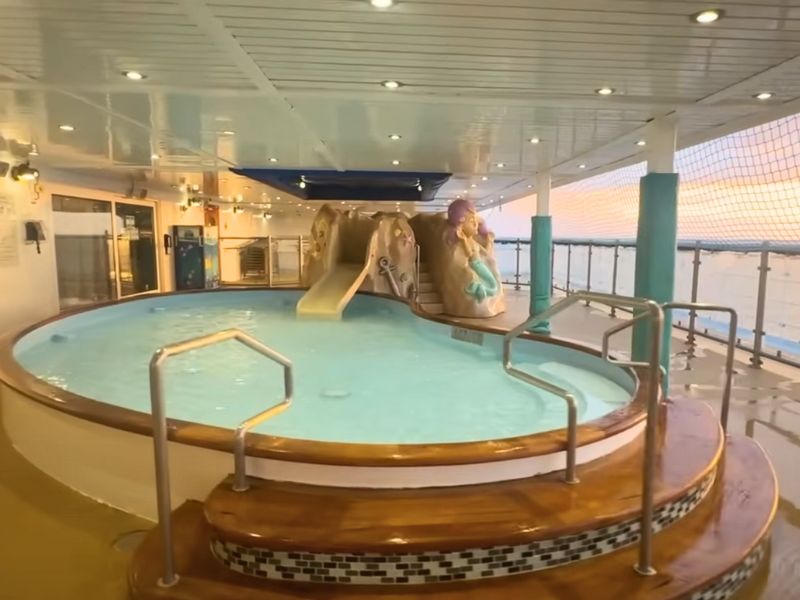 Marella Explorer splash pool