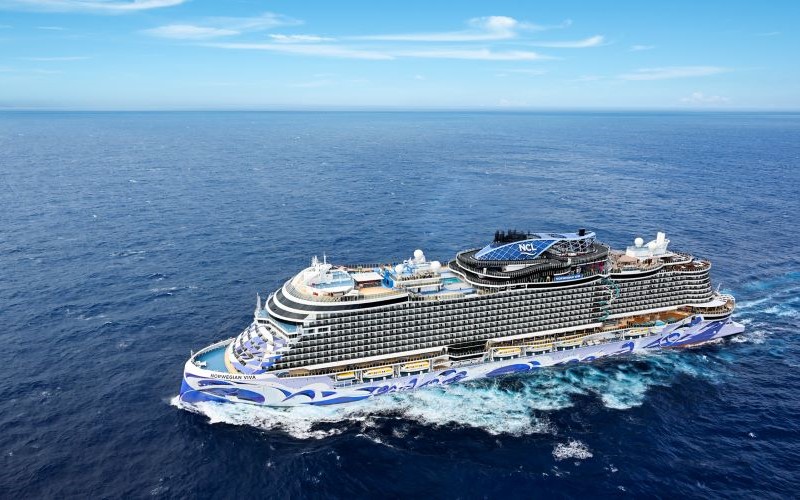 Norwegian Viva sailing near San Juan