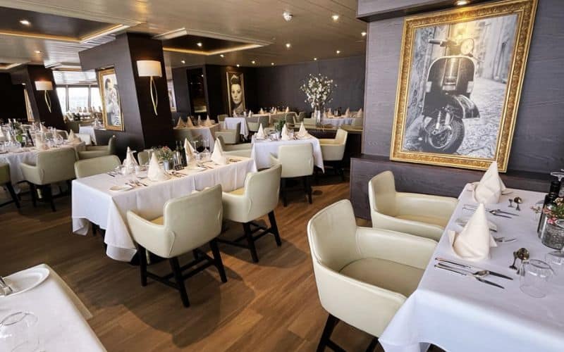 Nicko Cruises restaurant