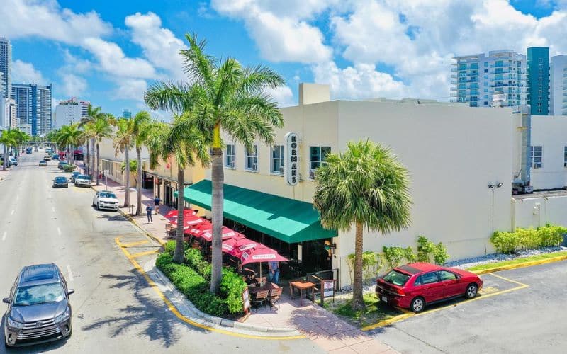 Norman’s Hotel & Bar