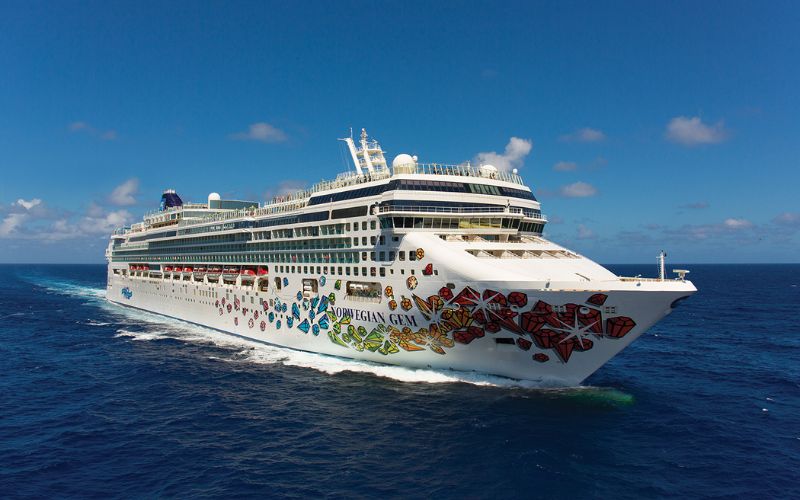 A photo of the Norwegian-Gem on the sea
