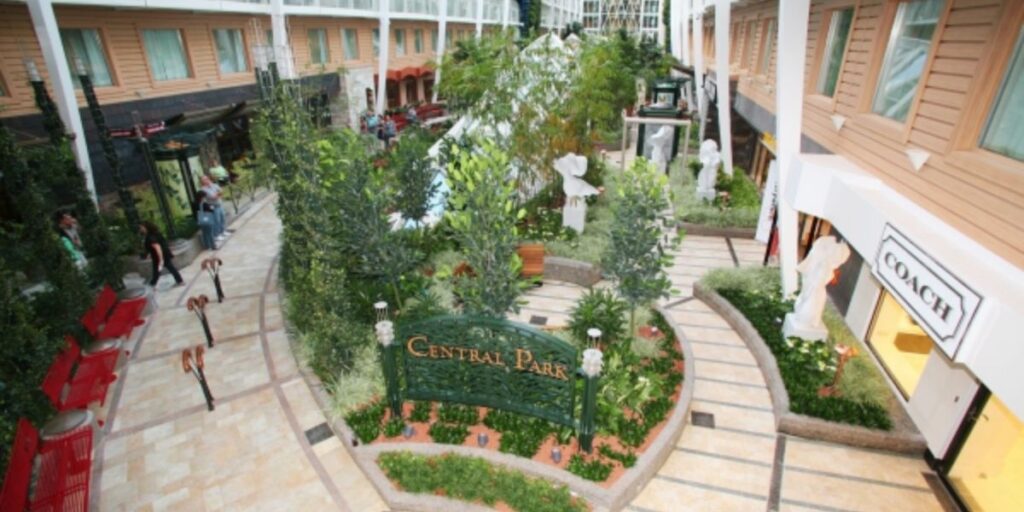 Oasis of the Seas Central Park