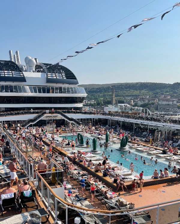 Pool Deck MSC Virtuosa