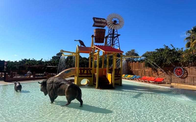 outdoor pool on cruise excursion