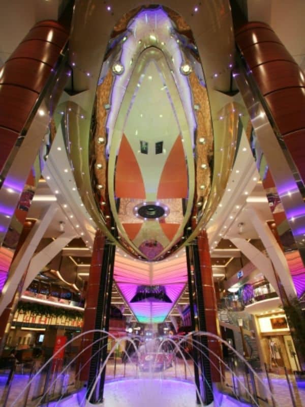 Rising Tide Bar at Central Park on Allure of the Seas
