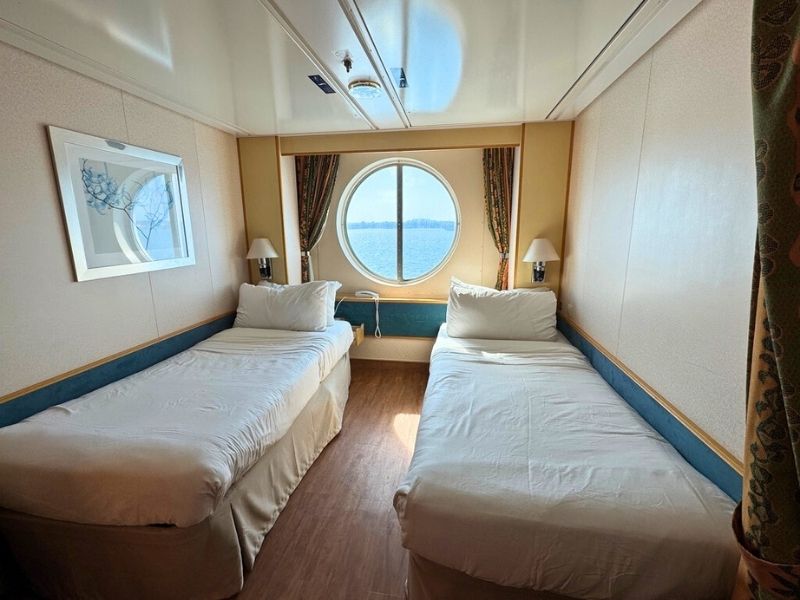 twin cabin on Royal Caribbean cruise