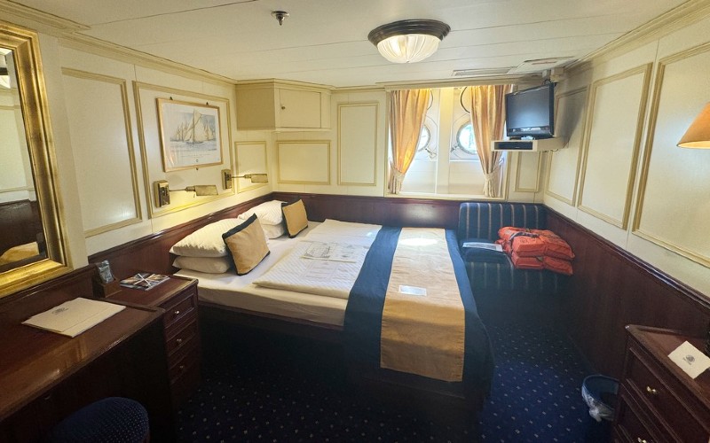Royal Clipper cabin