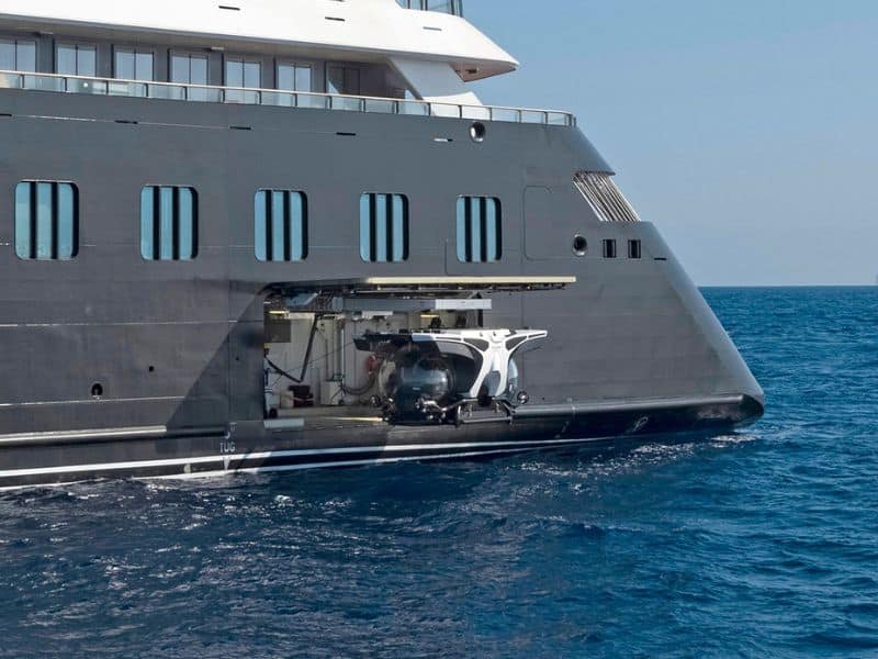 Scenic submarine