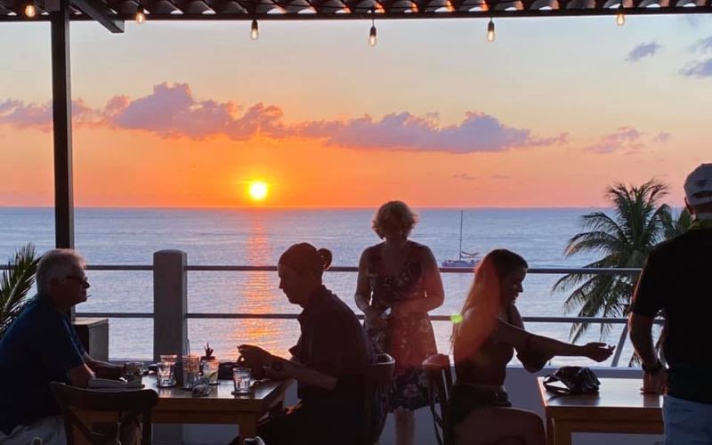People dining at Sereno Roof Bar & Restaurant