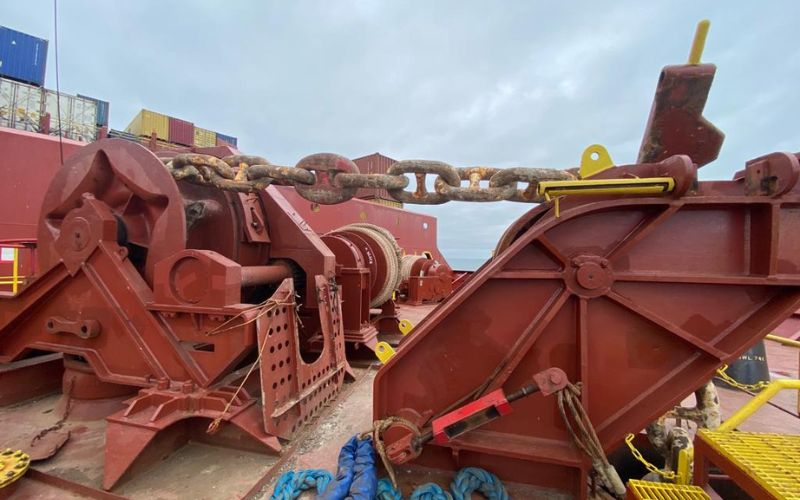 Ship anchor windless