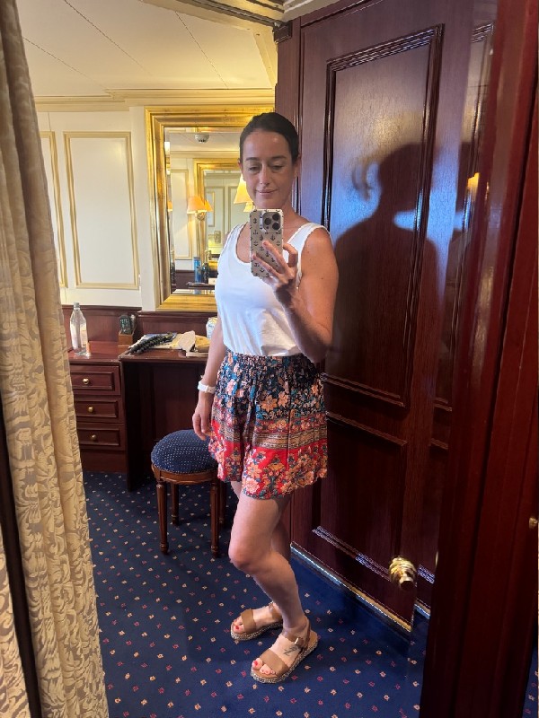 Cruise Mummy wearing casual daytime attire