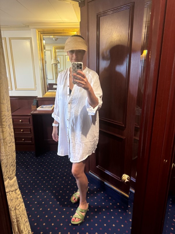 Cruise Mummy wearing a coverup