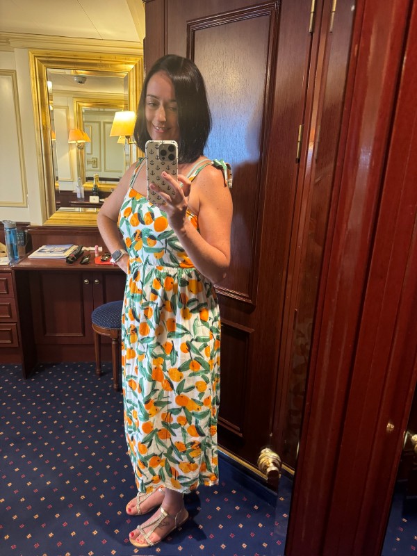 Cruise Mummy wearing a dress in the evening