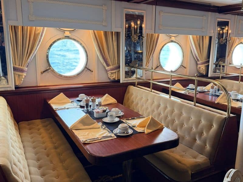 Star Flyer dining room