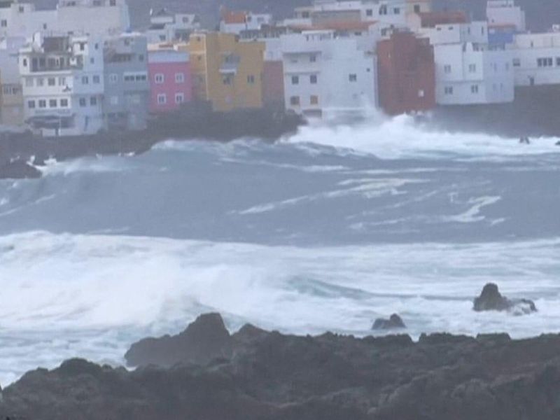 Tenerife Waves
