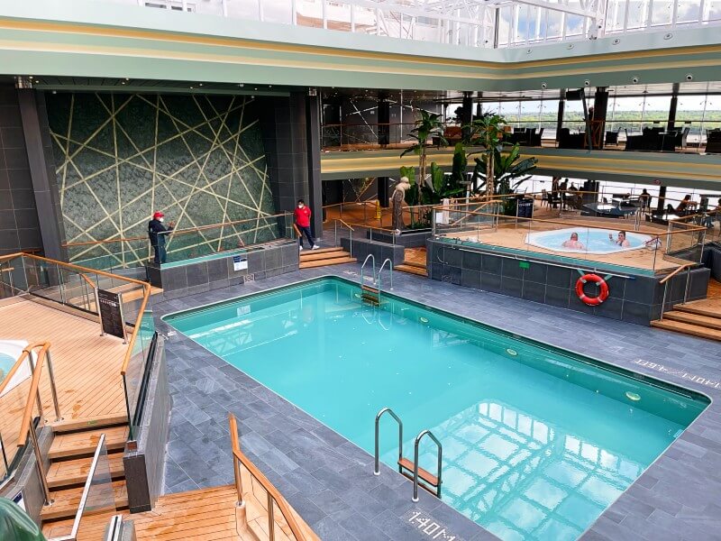 MSC Virtuosa swimming pool