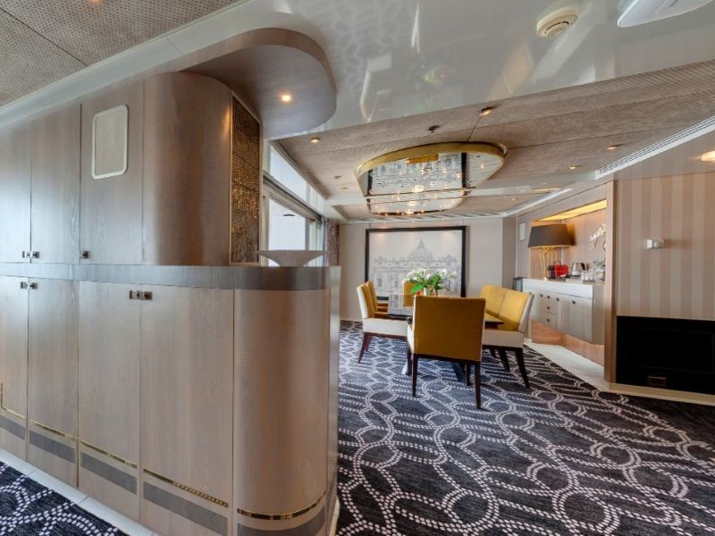 Victoria Cruises Suite