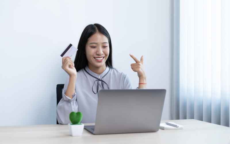 Woman paying off her credit card on her laptop