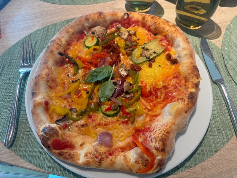 vegan pizza from Alfredos on Sun Princess