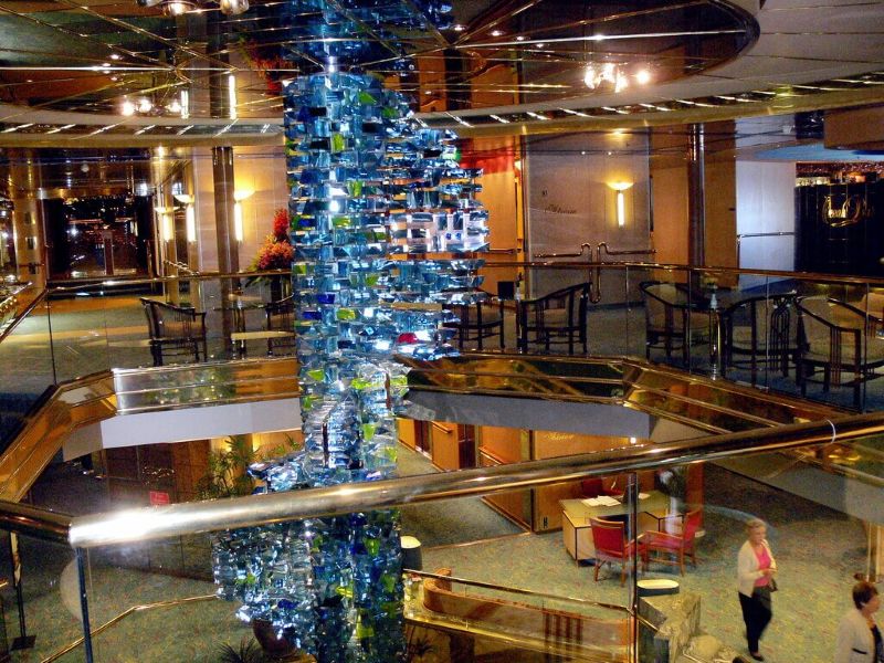 Victoria Cruises Line atrium