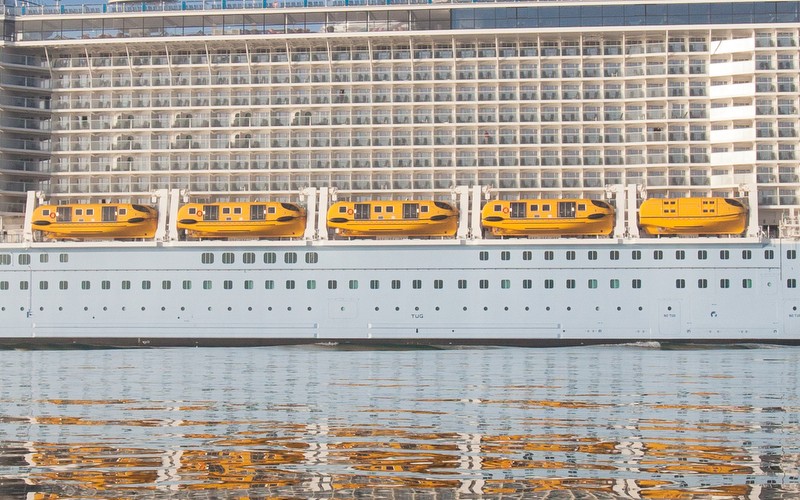 balconies behind lifeboats on Anthem of the Seas