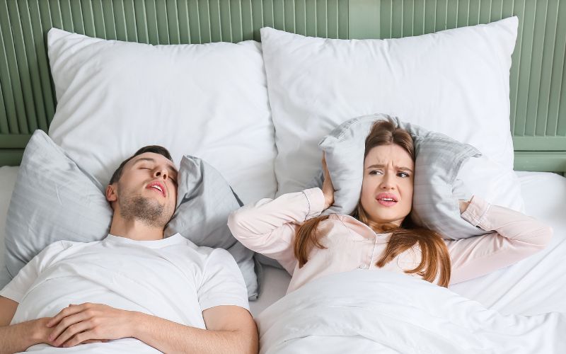An annoyed wife due to her husband's loud snoring during a cruise ship trip. 