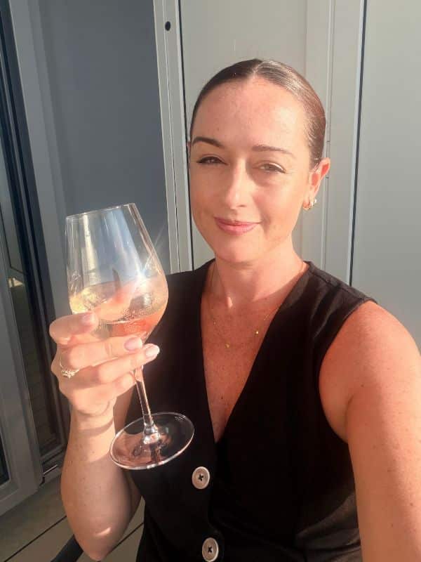 Cruise Mummy with wine